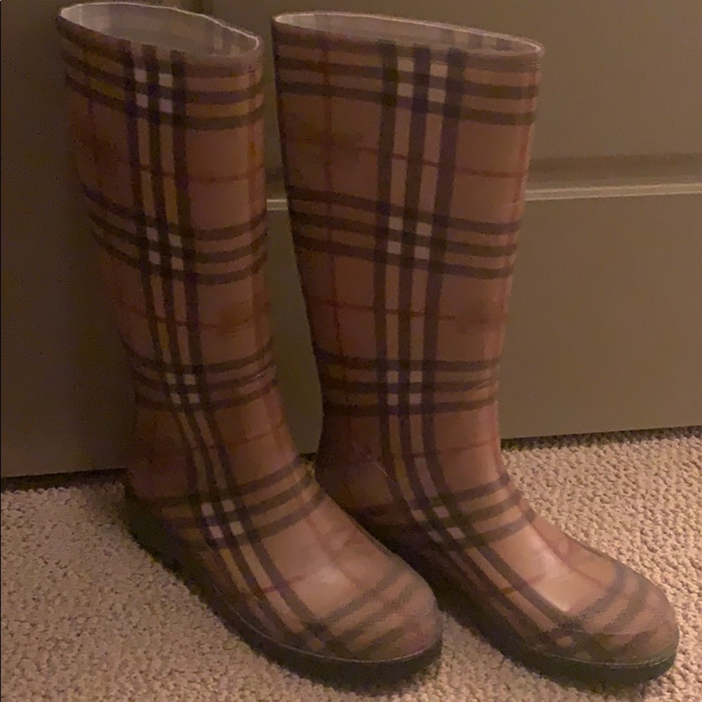 Rain boots Burberry